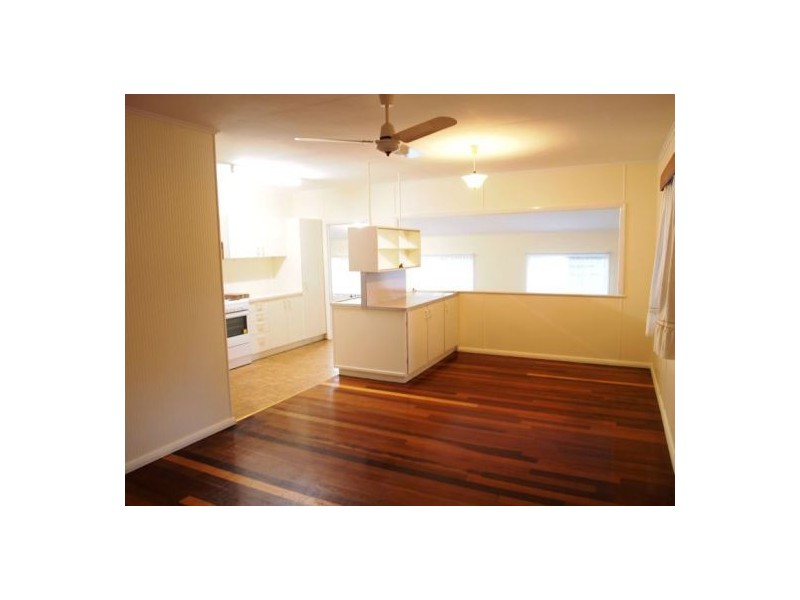 24 Spence St, Point Vernon QLD 4655