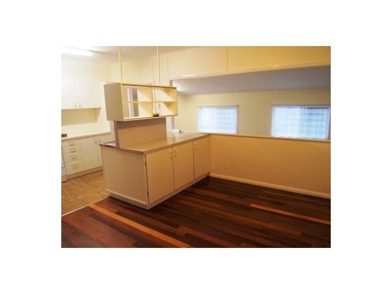 24 Spence St, Point Vernon QLD 4655