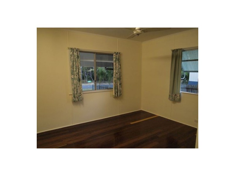 24 Spence St, Point Vernon QLD 4655