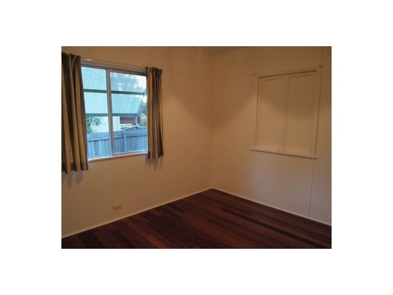 24 Spence St, Point Vernon QLD 4655