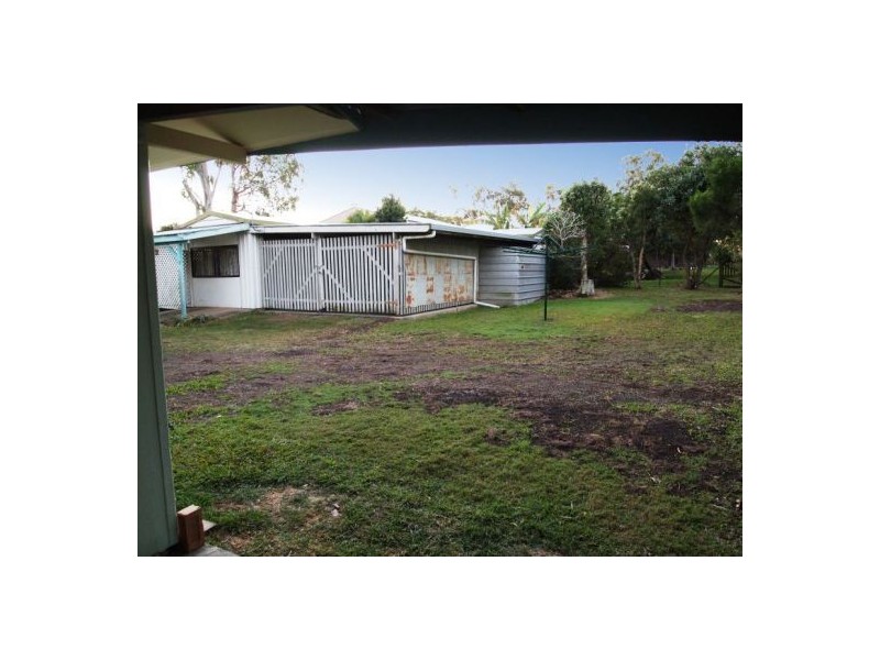 24 Spence St, Point Vernon QLD 4655