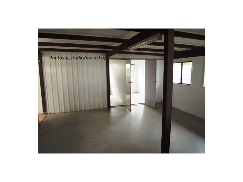 24 Spence St, Point Vernon QLD 4655