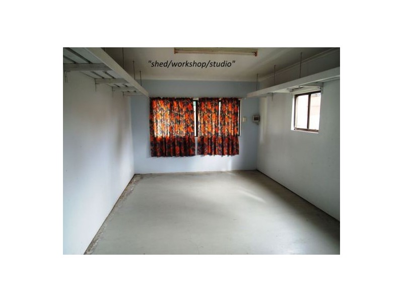 24 Spence St, Point Vernon QLD 4655