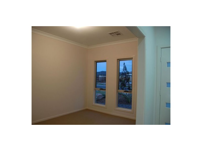 44 Earl St Vincent Circuit, Eli Waters QLD 4655