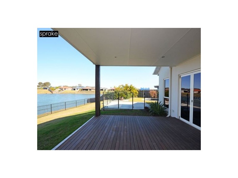 24 Earl St Vincent Circuit, Eli Waters QLD 4655