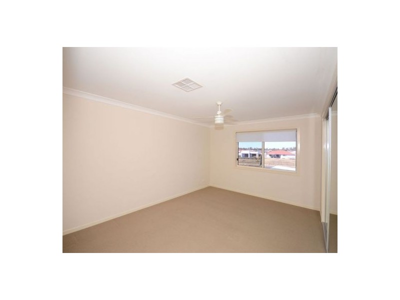 24 Earl St Vincent Circuit, Eli Waters QLD 4655