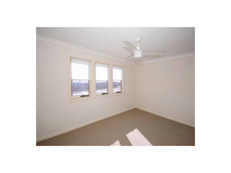 24 Earl St Vincent Circuit, Eli Waters QLD 4655