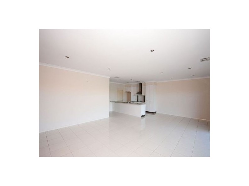 24 Earl St Vincent Circuit, Eli Waters QLD 4655