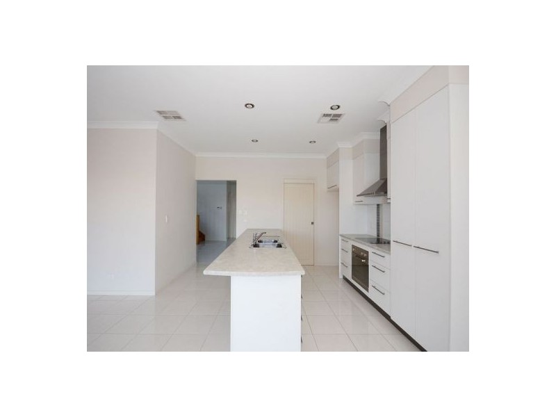24 Earl St Vincent Circuit, Eli Waters QLD 4655