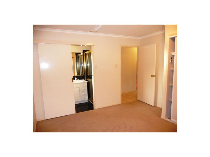 4 Figbird Close, Eli Waters QLD 4655