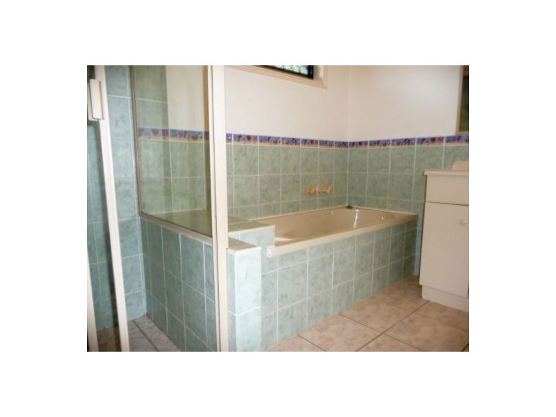 4 Figbird Close, Eli Waters QLD 4655