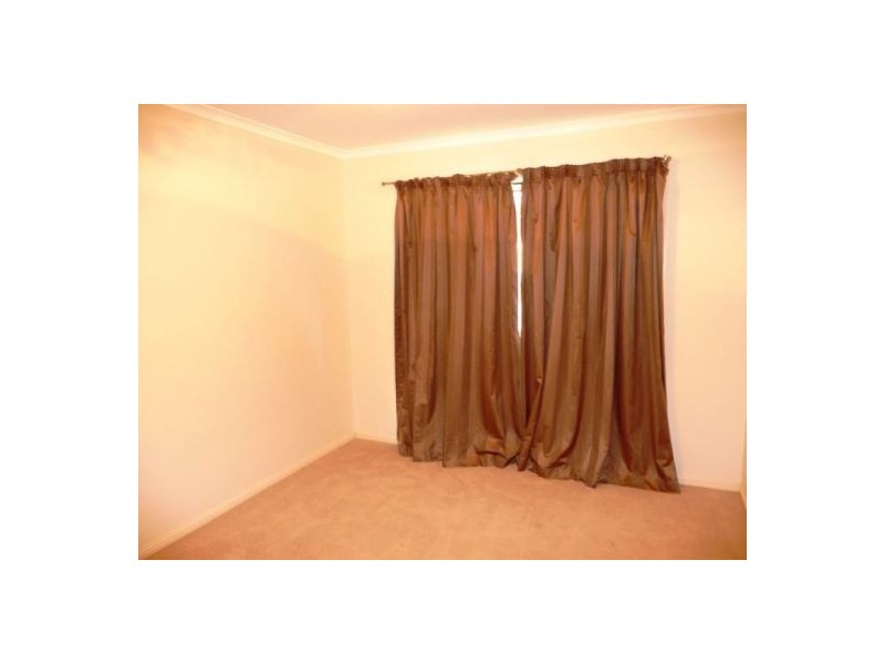 4 Figbird Close, Eli Waters QLD 4655