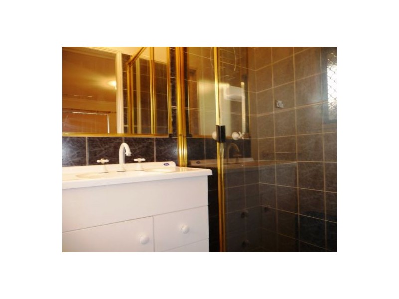 4 Figbird Close, Eli Waters QLD 4655