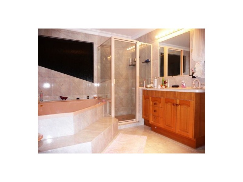 39 Royal Dr, Kawungan QLD 4655