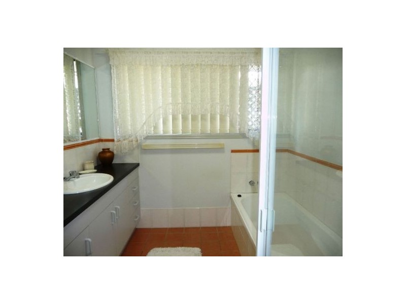 18 Queensbury Grove, Urraween QLD 4655