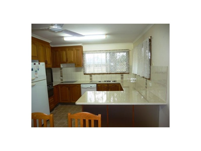 41  Helsham St, Point Vernon QLD 4655