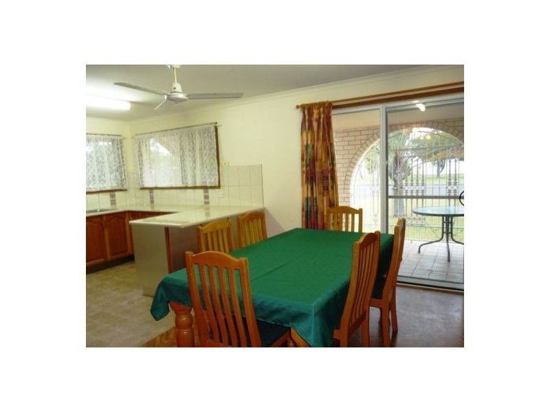 41  Helsham St, Point Vernon QLD 4655