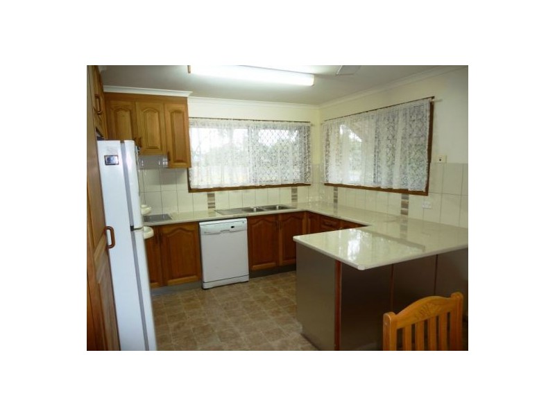 41  Helsham St, Point Vernon QLD 4655