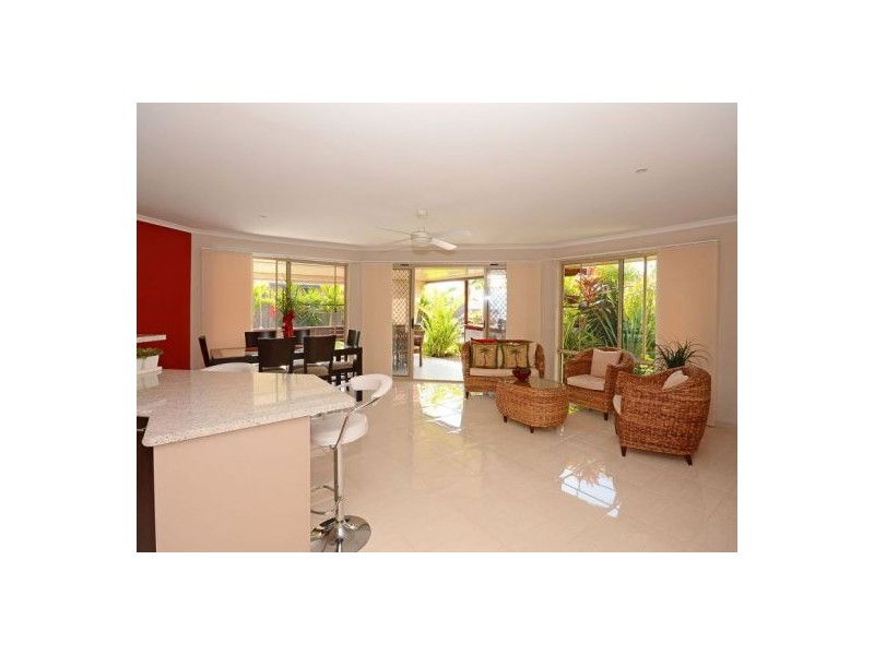 11 Lakeridge Dr, Dundowran QLD 4655