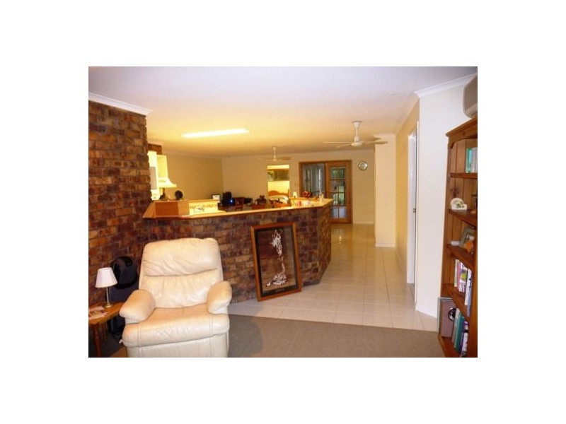 39 Brighton St, Point Vernon QLD 4655