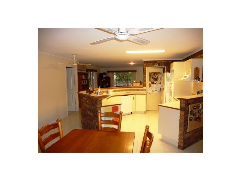 39 Brighton St, Point Vernon QLD 4655