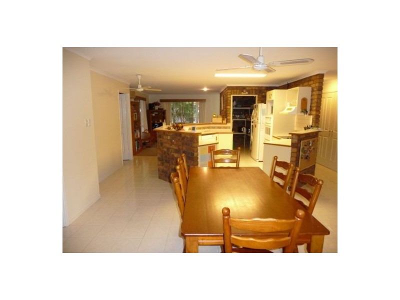 39 Brighton St, Point Vernon QLD 4655