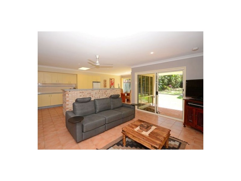 52 Corfield St, Point Vernon QLD 4655
