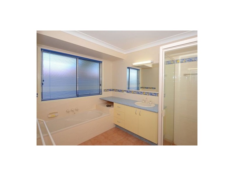 52 Corfield St, Point Vernon QLD 4655