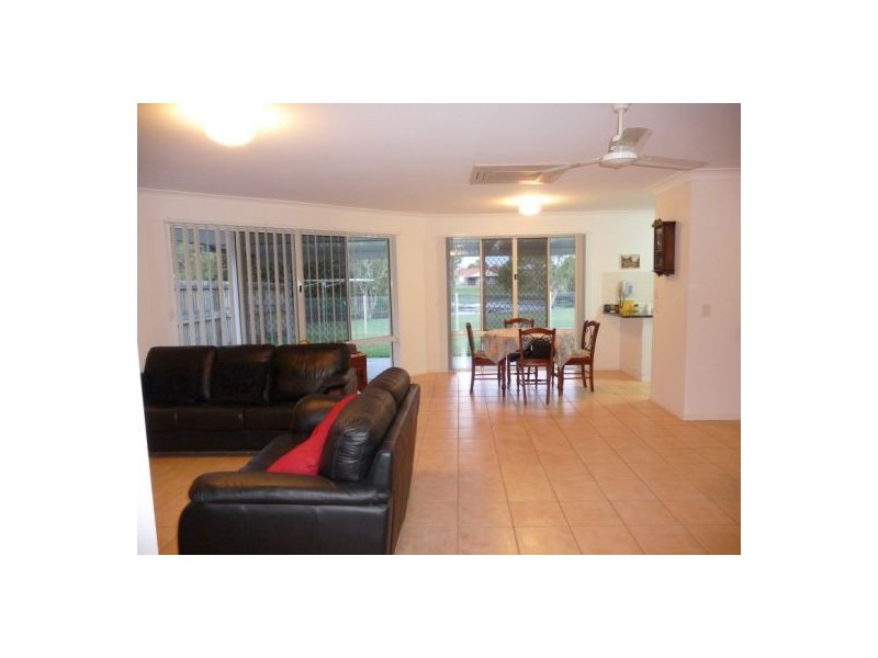 52 Ann St, Torquay QLD 4655