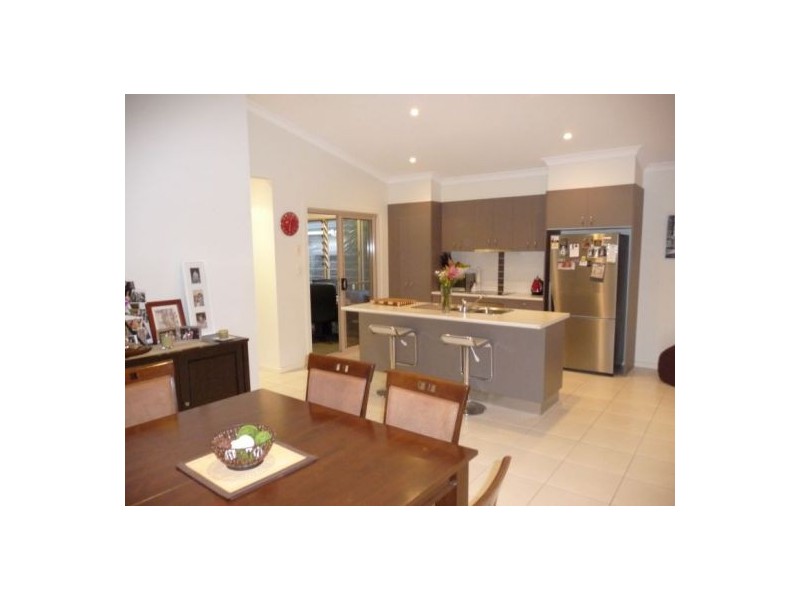 6 Genoa Crt, Point Vernon QLD 4655