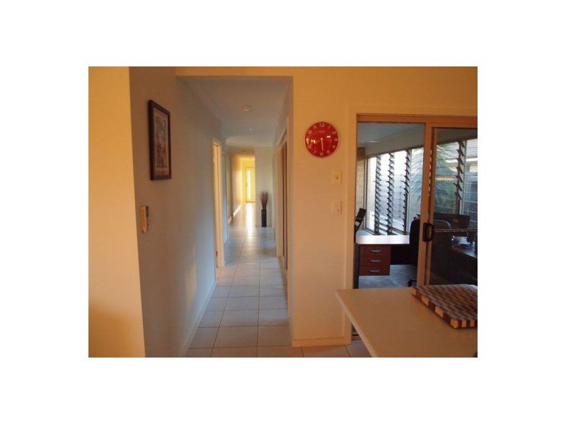 6 Genoa Crt, Point Vernon QLD 4655