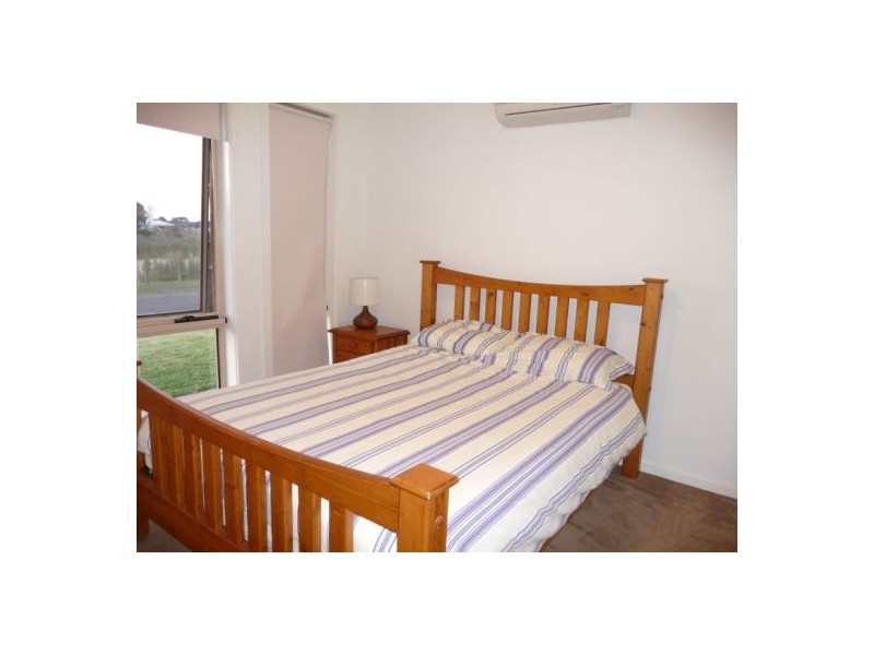 6 Genoa Crt, Point Vernon QLD 4655