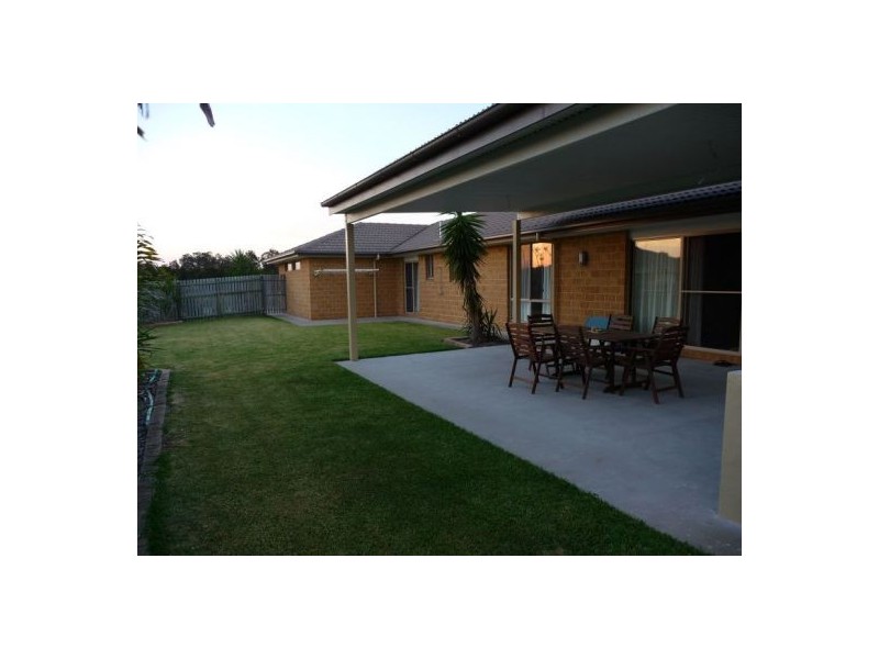 6 Genoa Crt, Point Vernon QLD 4655