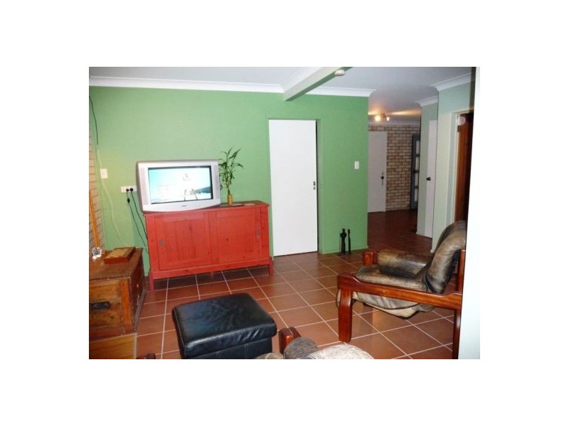 26 Hillcrest Ave, Scarness QLD 4655