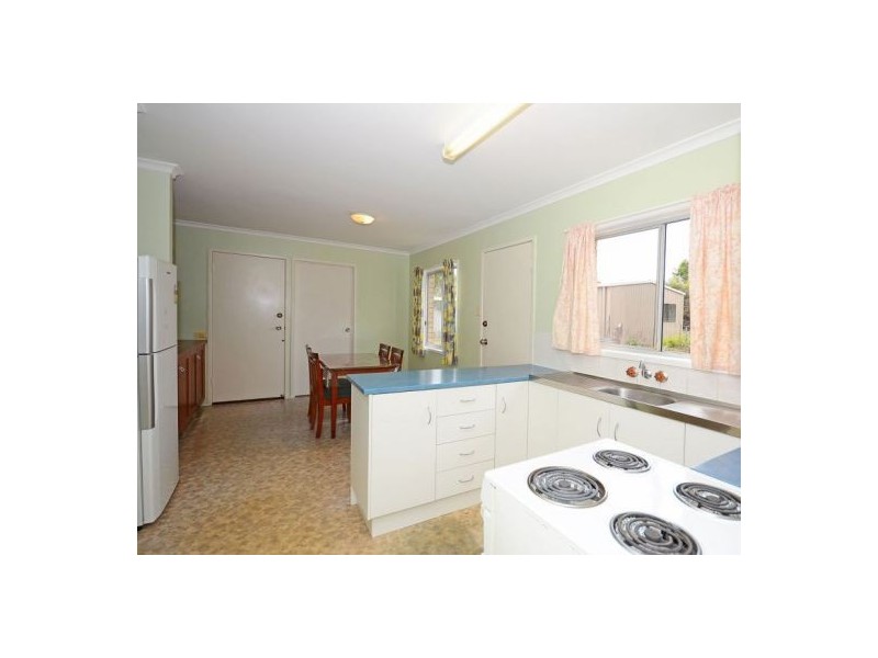 17 Hayworth St, Point Vernon QLD 4655