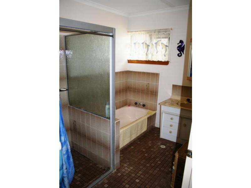 23 Truro St, Torquay QLD 4655