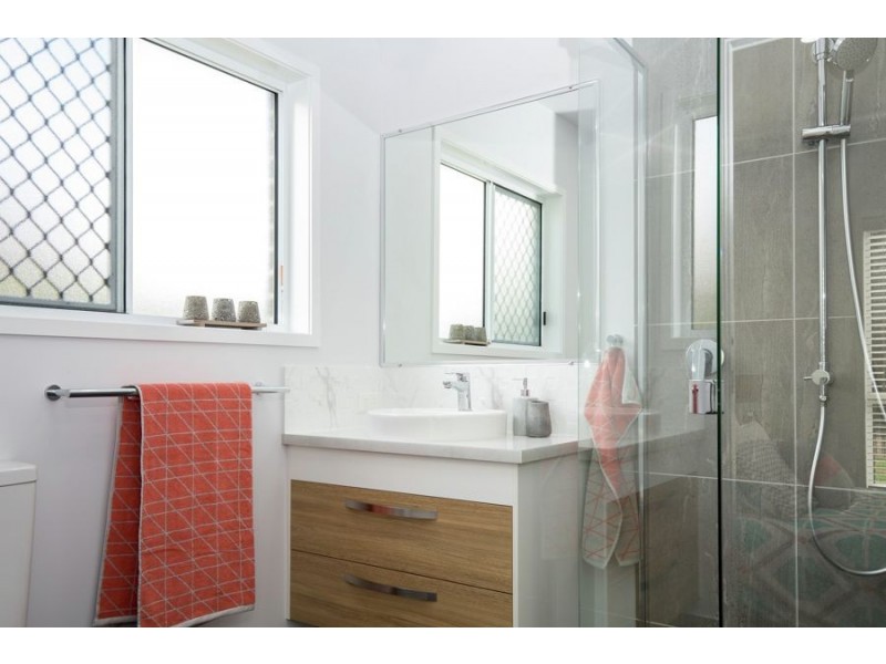 2/23 Oceanview Street, Point Vernon QLD 4655