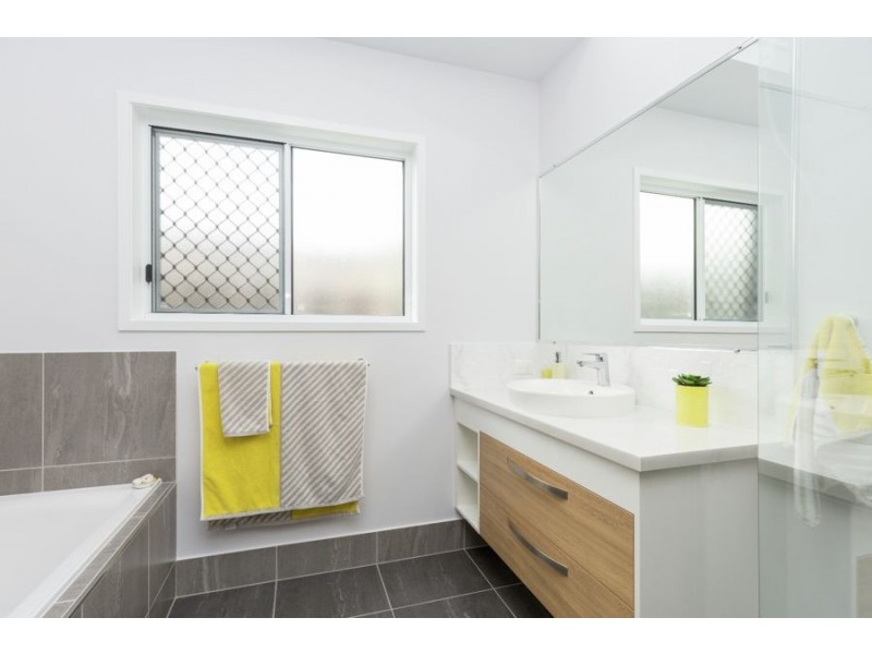 2/23 Oceanview Street, Point Vernon QLD 4655