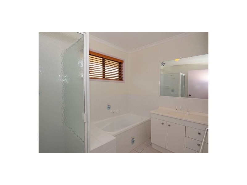 29 Archer Dr, Point Vernon QLD 4655