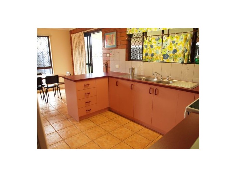 6 Drummond St, Urangan QLD 4655