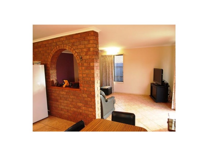 6 Drummond St, Urangan QLD 4655