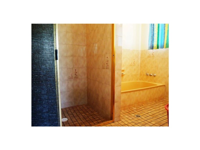 6 Drummond St, Urangan QLD 4655