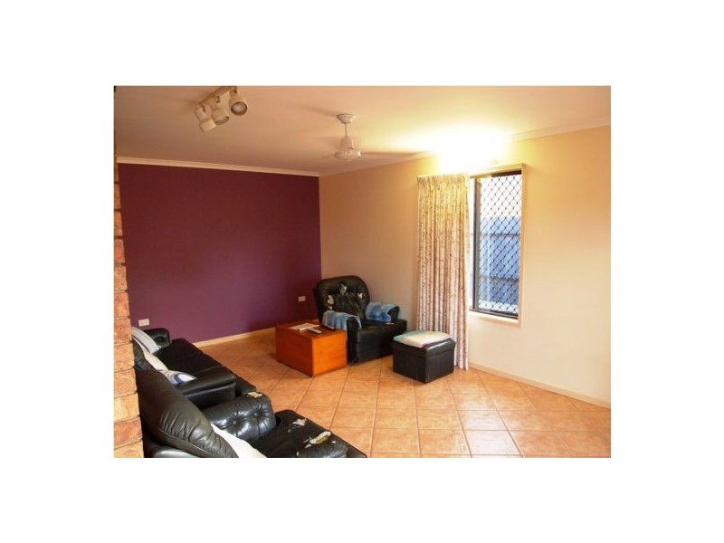 6 Drummond St, Urangan QLD 4655