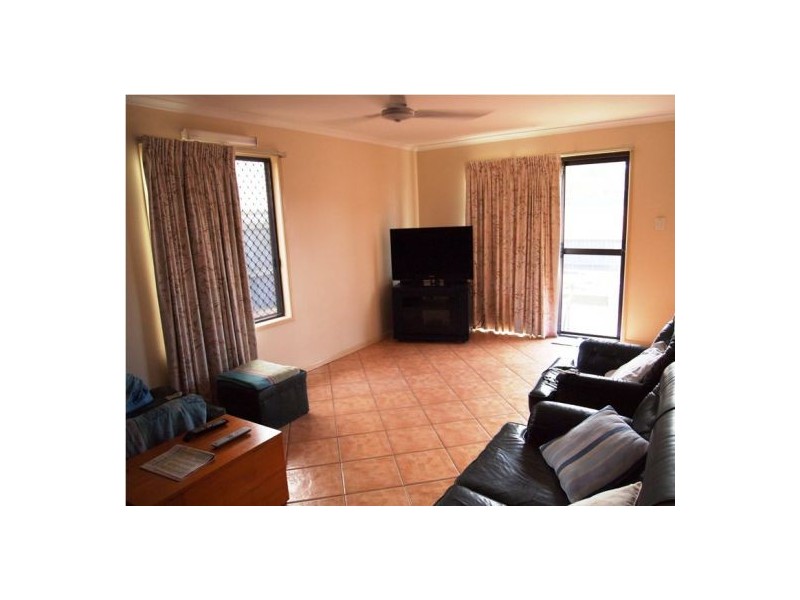 6 Drummond St, Urangan QLD 4655