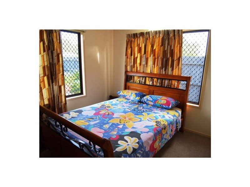 6 Drummond St, Urangan QLD 4655