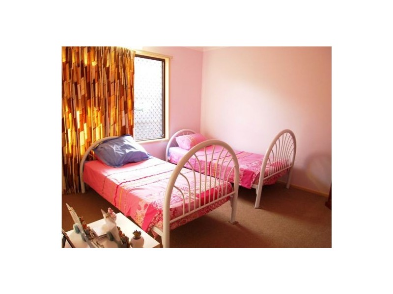 6 Drummond St, Urangan QLD 4655