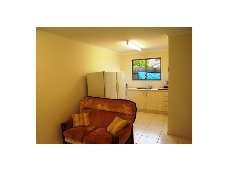 6 Drummond St, Urangan QLD 4655