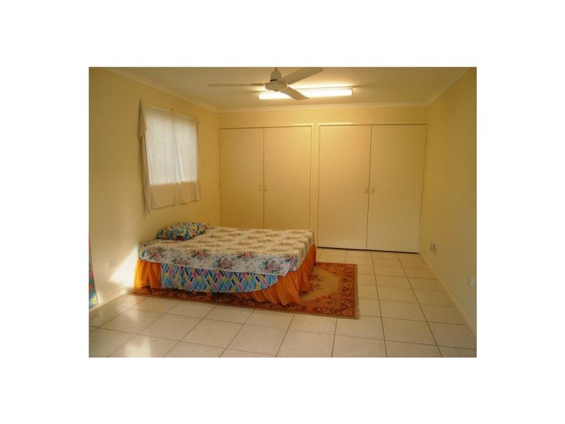 6 Drummond St, Urangan QLD 4655