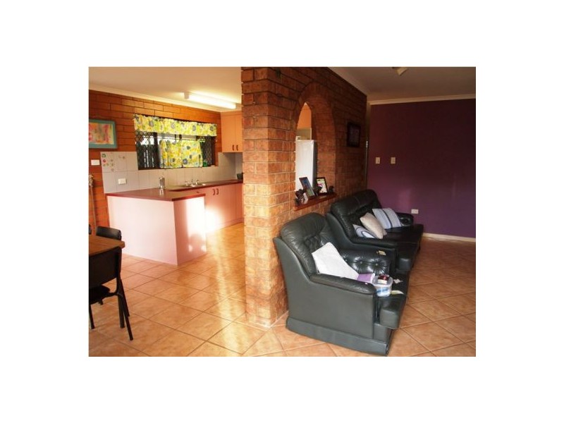 6 Drummond St, Urangan QLD 4655