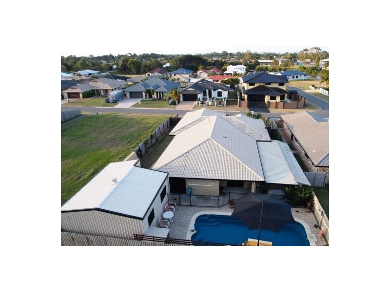 32 Harrison Cct, Urangan QLD 4655